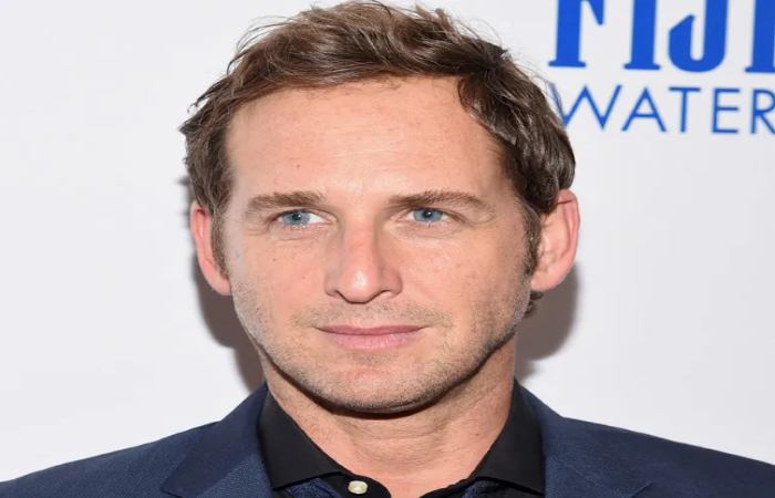 Who Plays Young John Dutton (1)