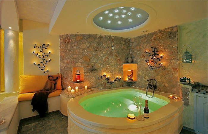 Romantic hotels with jacuzzi in Madrid